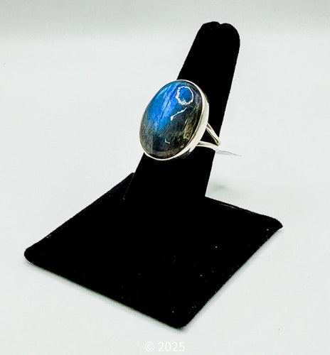 Silver oval labradorite ring - jewelry - Jimi Fortune Jewelry services