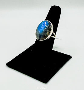 Silver oval labradorite ring - jewelry - Jimi Fortune Jewelry services