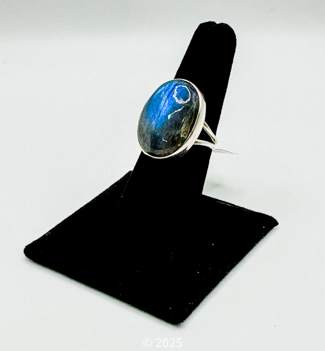 Silver oval labradorite ring - jewelry - Jimi Fortune Jewelry services